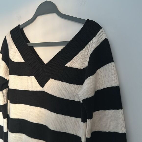 Theory Women’s 100% Wool Black/White Stripe Sweater V Neck Long Sleeve Size M - Picture 9 of 12